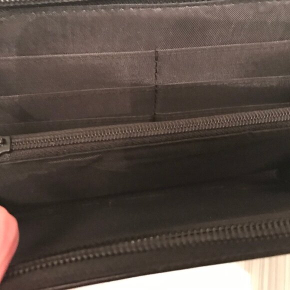 Ladies Black Wallet $5.00 AS AN ADD ON - Picture 2 of 4